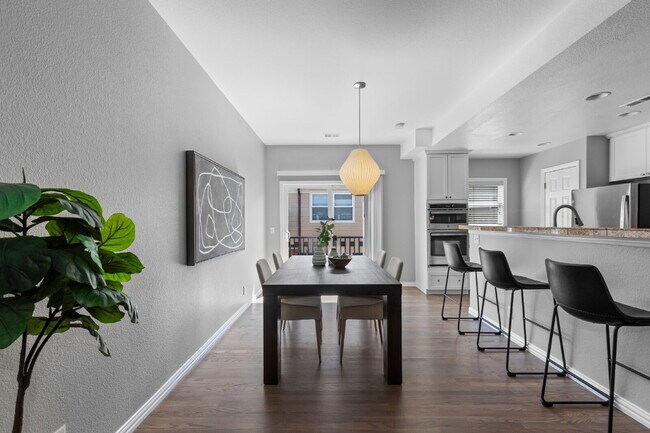 Building Photo - $3,350.00 - 2 Bedroom, 2.5 Bathroom Condo ...