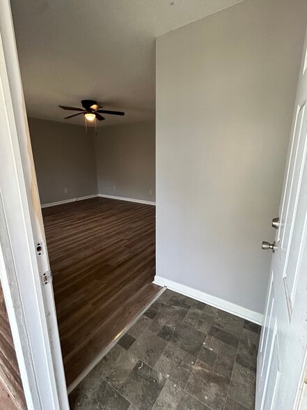 Building Photo - 406 Missionary Ave