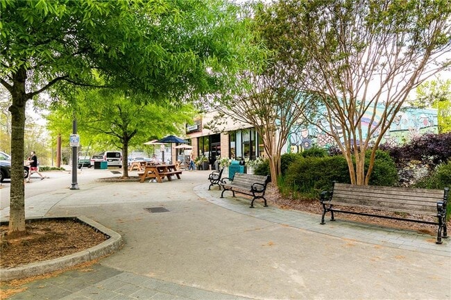 Building Photo - 936 East Lake Dr