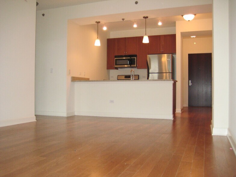 Kitchen - 1400 S Michigan Ave