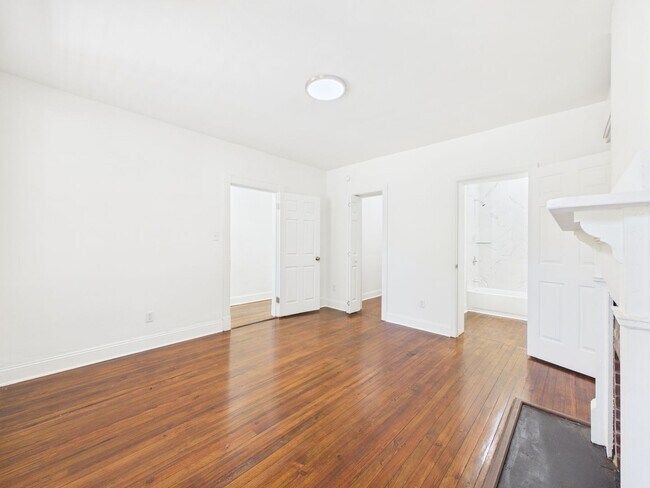 Building Photo - 1703 Oakdale Ave