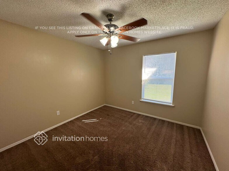 Building Photo - 1465 3rd Ave