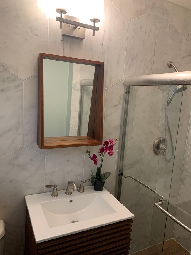 Building Photo - 9434 Sheralee Dr