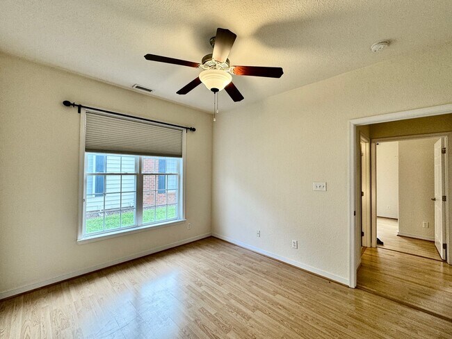 Building Photo - 3-Bedoom 1-Story Condo In Eagle Pointe! St...