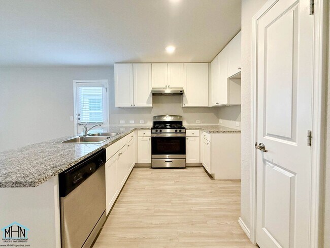 Building Photo - 5606 Dewberry Run