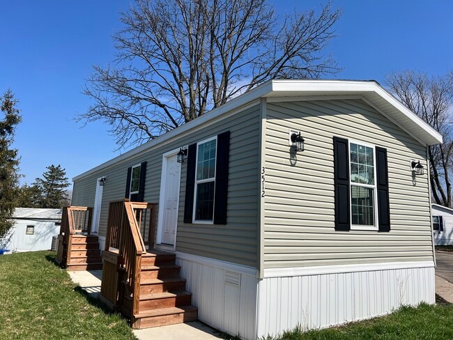 Building Photo - 3512 Queens Point Terrace