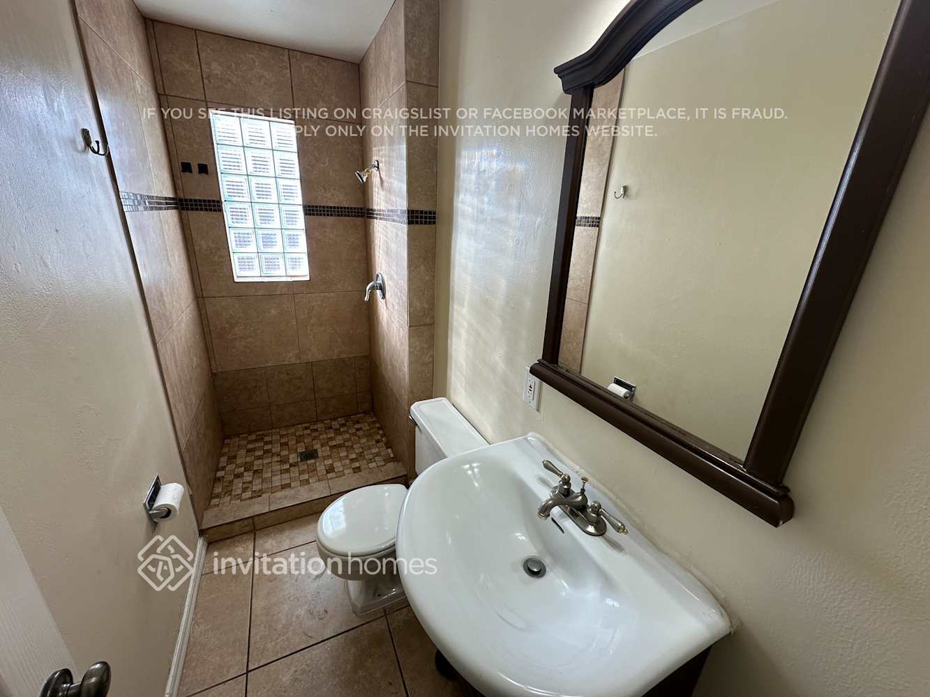 Building Photo - 3725 E Sheridan St