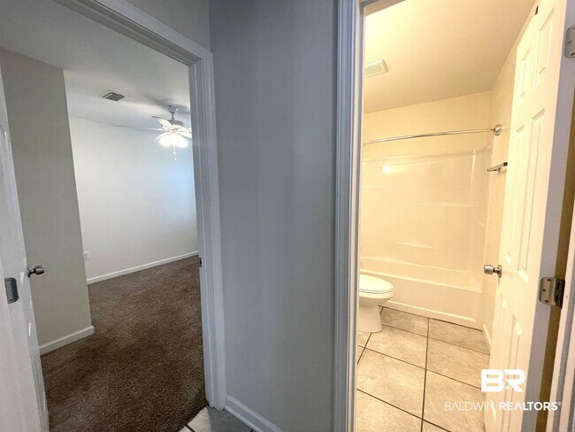Building Photo - 15142 Marem Dr