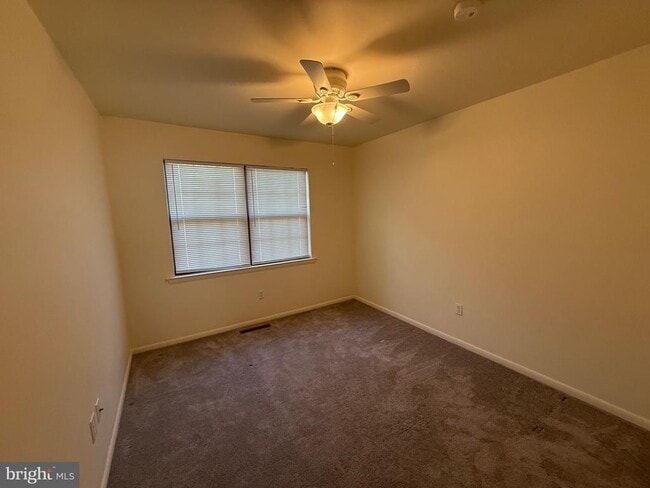 Building Photo - 131 Redwood Dr