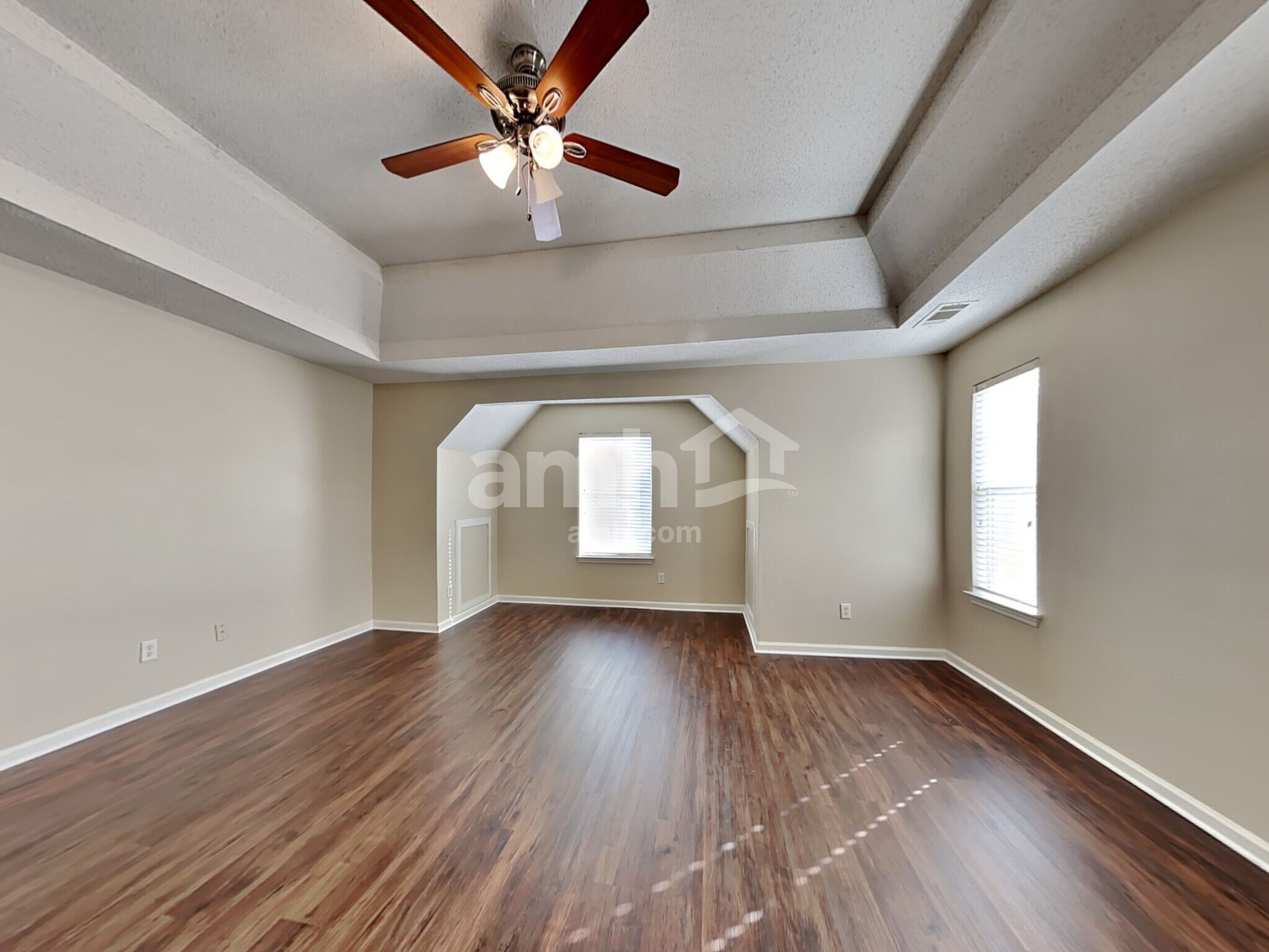 Building Photo - 921 Reda Ct