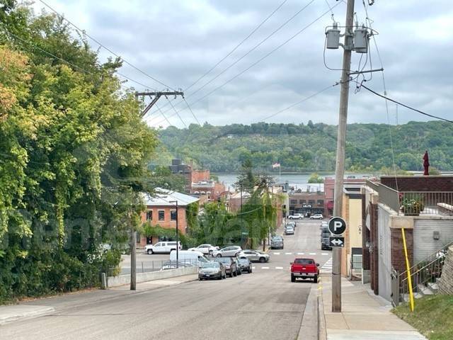 Building Photo - 301 3rd St S