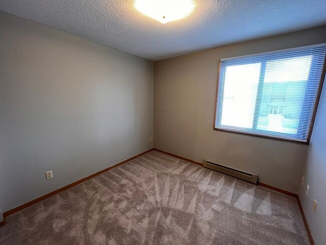 Building Photo - 802 Benton Dr