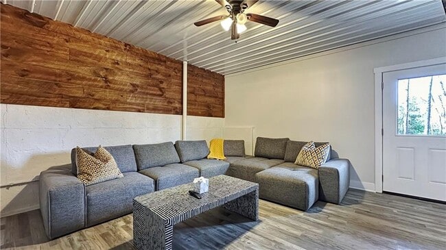 Building Photo - 374 Prince Dr