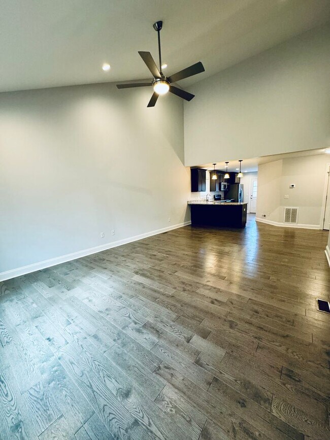 Building Photo - Like New Duplex for Rent