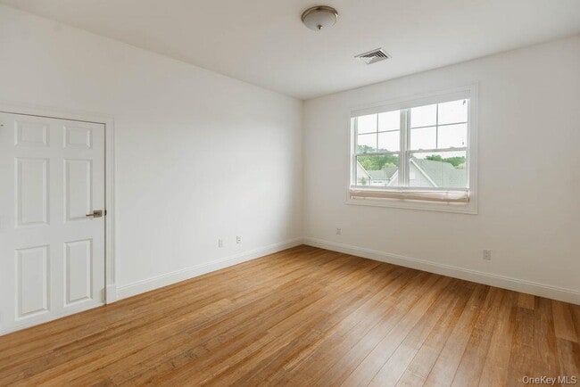 Building Photo - 43 Oakwood Ln