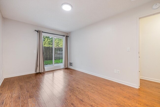 Building Photo - Sweet & Cozy 2/1 condo available in Mt. Park with covered parking, in-unit laundry, outdoor pool ...