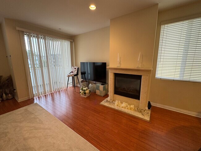 Building Photo - 1845 Beloit Ave