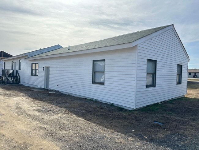 Building Photo - Charming Newly Renovated 3 Bedroom, 2 Bath...