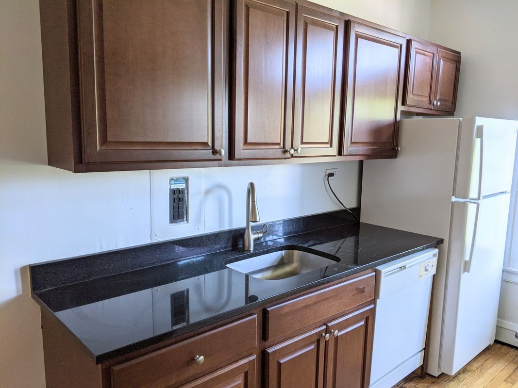 Building Photo - 905 Elmwood Ave