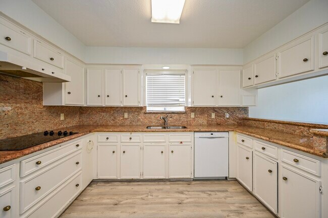 Building Photo - 7735 Quail Meadow Dr