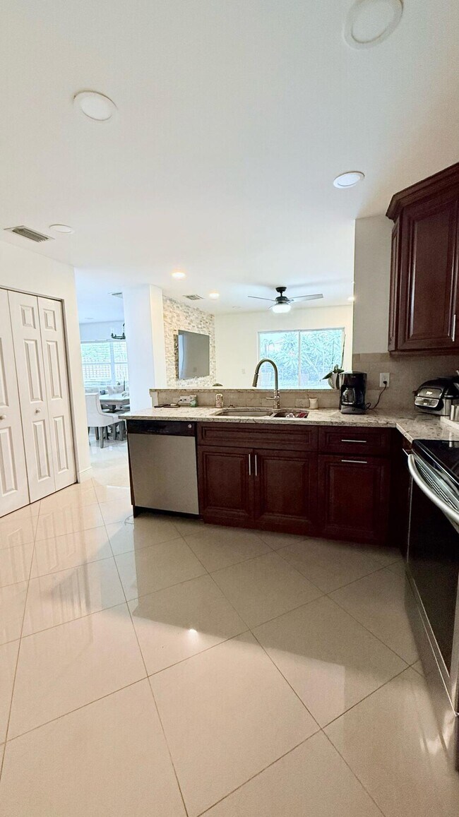 Building Photo - 5301 Canoe Bend Dr