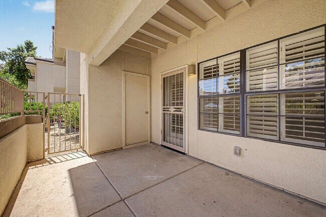 Building Photo - 6885 E Cochise Rd