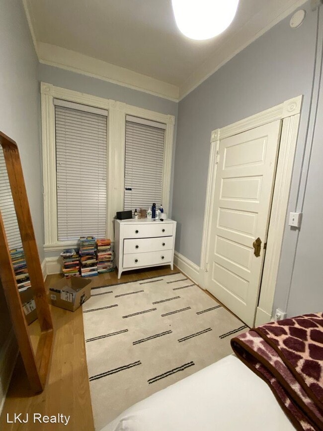 Building Photo - 4 br, 1.5 bath House - 2926 Pine Street