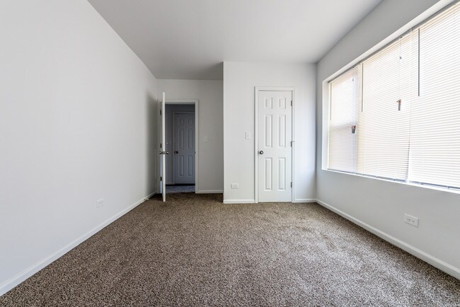 Building Photo - 7034 S Claremont