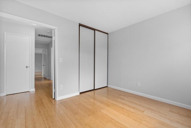 Building Photo - 922 Jungfrau Ct