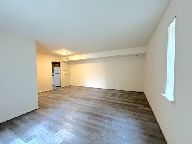 Building Photo - Charming Townhome in Prime Annandale Location