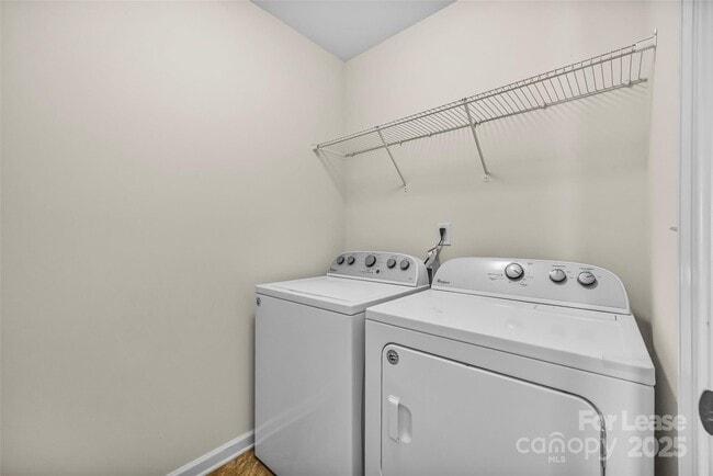 Building Photo - 1112 Roderick Dr