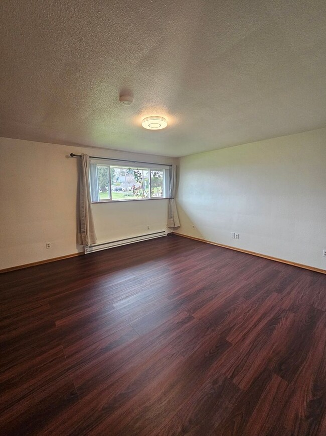 Building Photo - 1404 S Cherry St