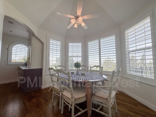 Building Photo - 49 E Fairway Dr
