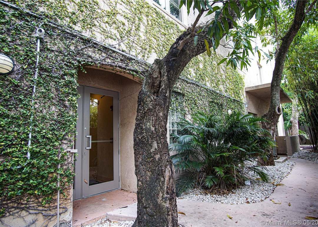 Building Photo - 2630 SW 28th St