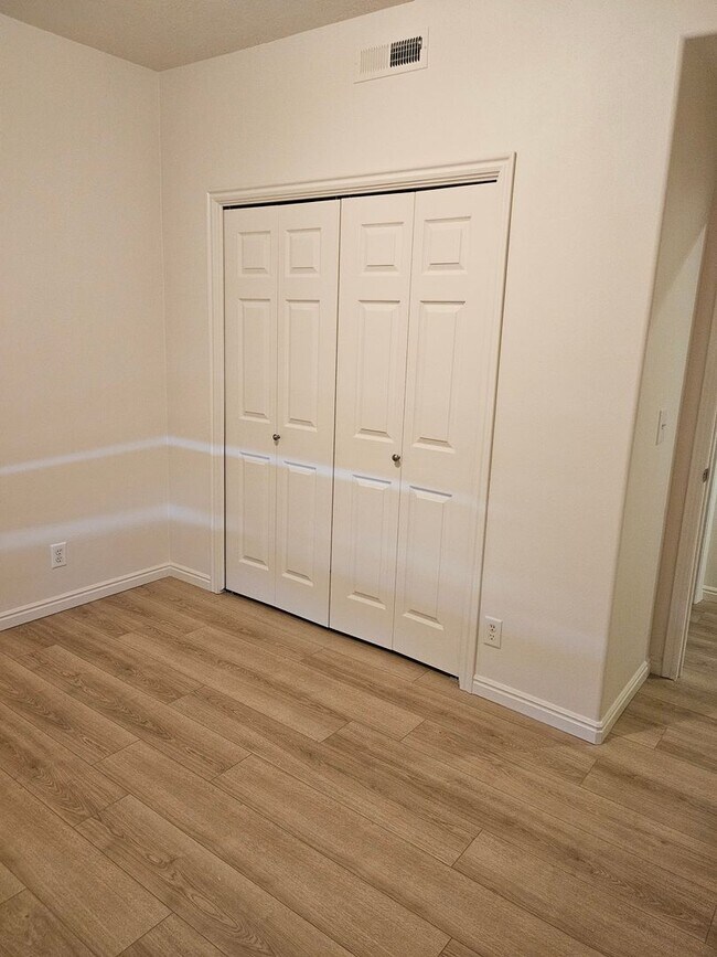 Building Photo - 3 Bed 2 Bath TH in Orem For Rent!