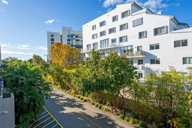 Building Photo - 121 Crandon Blvd