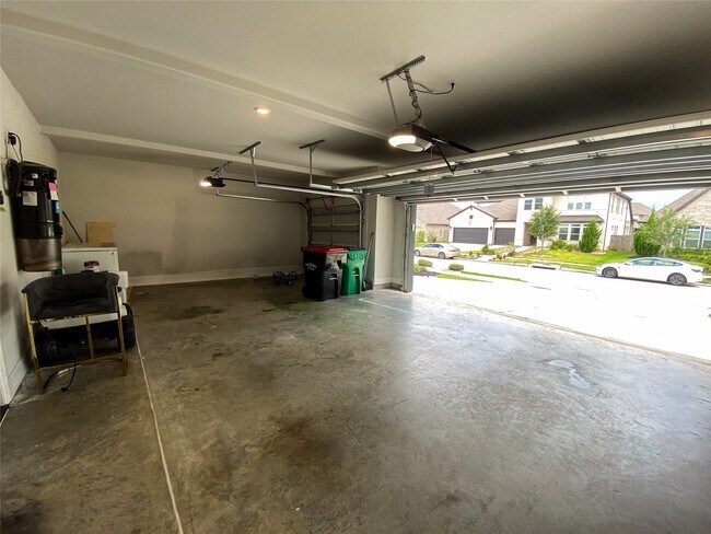 Building Photo - 10011 Serenity Grv Dr