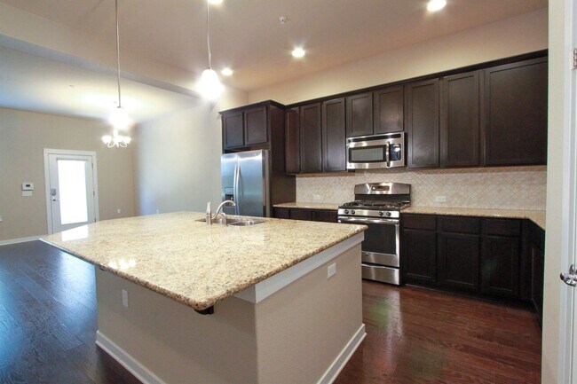 Building Photo - Beautiful 3 Bed / 2.5 Bath Home in Mueller