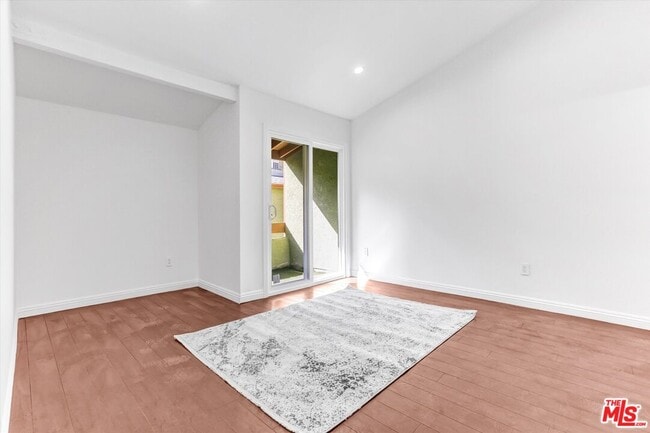 Building Photo - 6155 Reseda Blvd