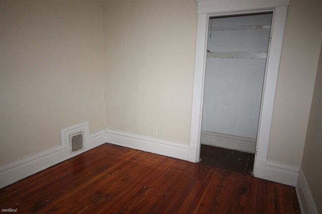 Building Photo - 5 br, 2 bath House - 615 Village St