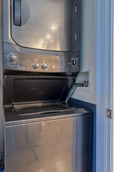 Building Photo - 2713 Ontario Rd NW