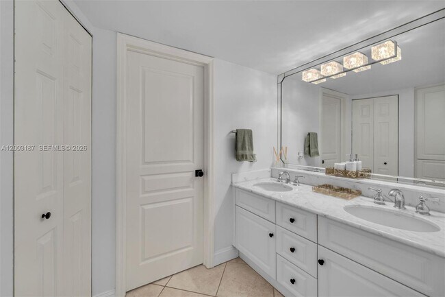 Building Photo - 881 Ocean Dr