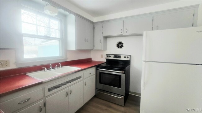 Building Photo - 359 Wrexham Ct N