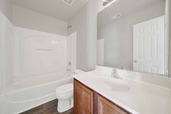 Building Photo - Lovely 3 Bed 2.5 Bath Townhome in Mint Hill!