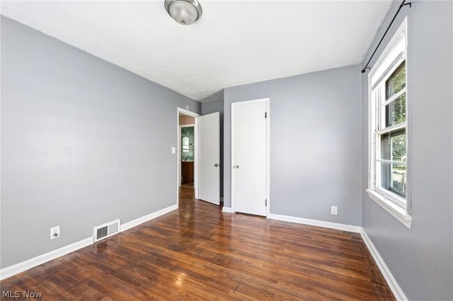 Building Photo - 988 Glenside Ave