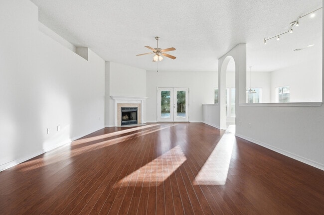 Building Photo - 4227 Shadow Ln