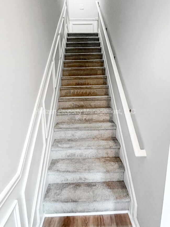 Building Photo - 139 Riverstone Commons Cir