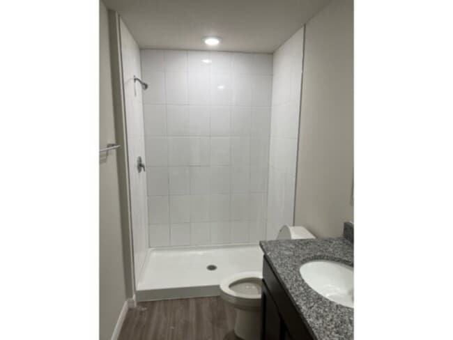 Building Photo - Newer Build Duplex Available Pine Lakes!