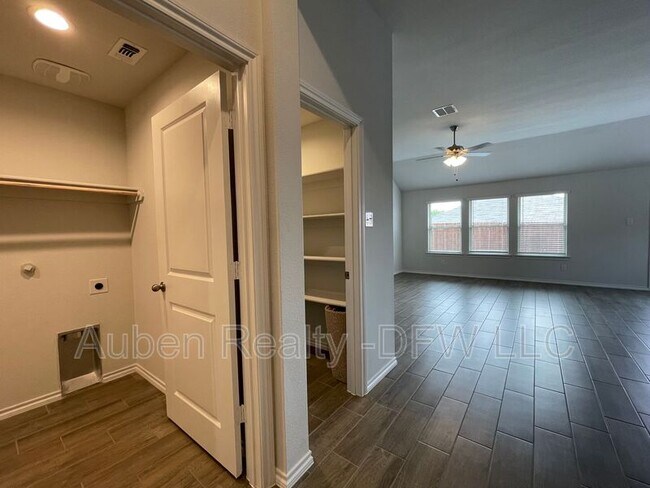 Building Photo - 5752 Brookville Dr