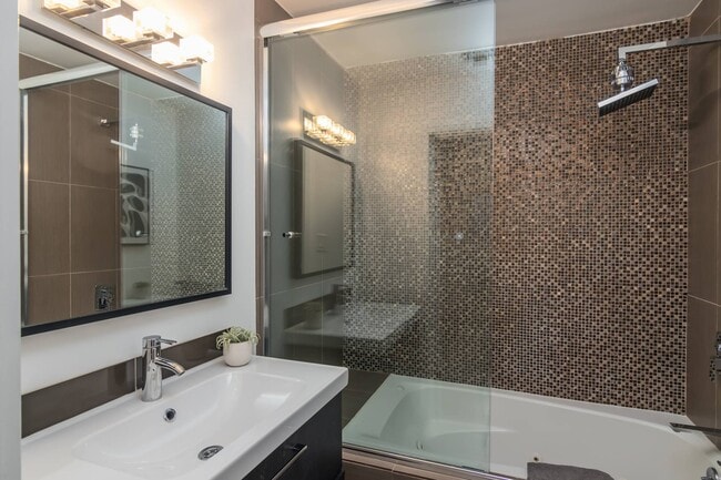 Building Photo - 3828 Alomar Dr